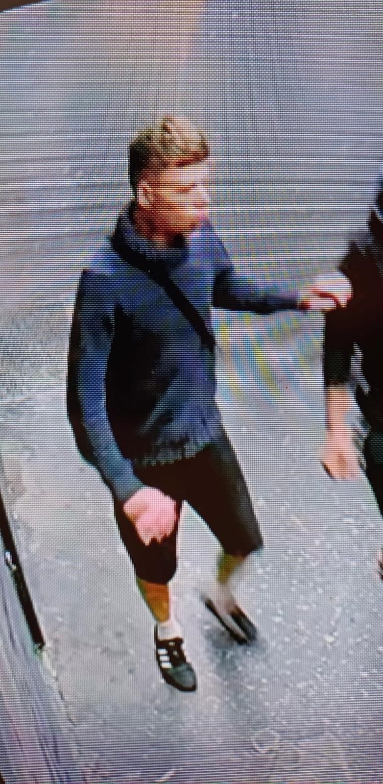 Polícia pátra po mužovi, ktorý bodol mladíka v Bratislave